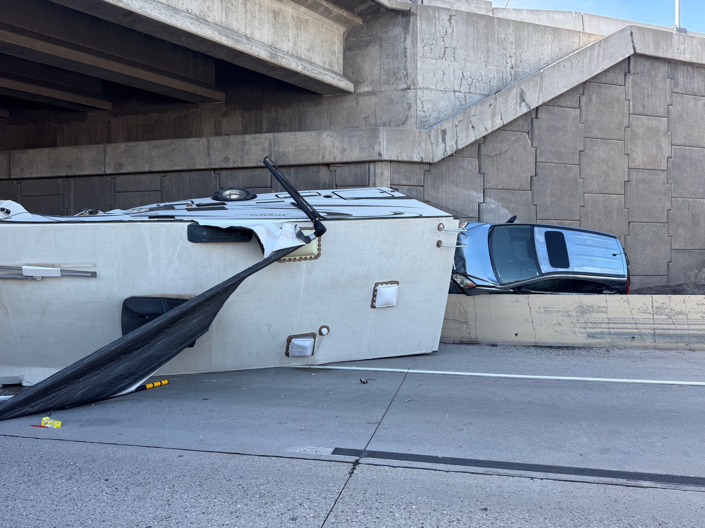 Southbound lanes of I-15 north of Provo blocked after motorhome accident; 2 in serious condition