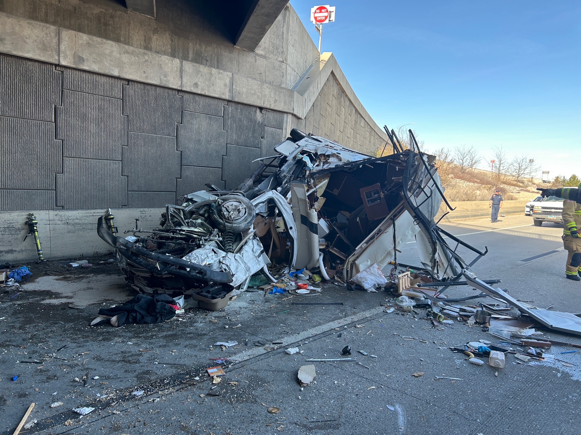 I-15 reopened north of Provo blocked after motorhome accident; 2 in serious condition