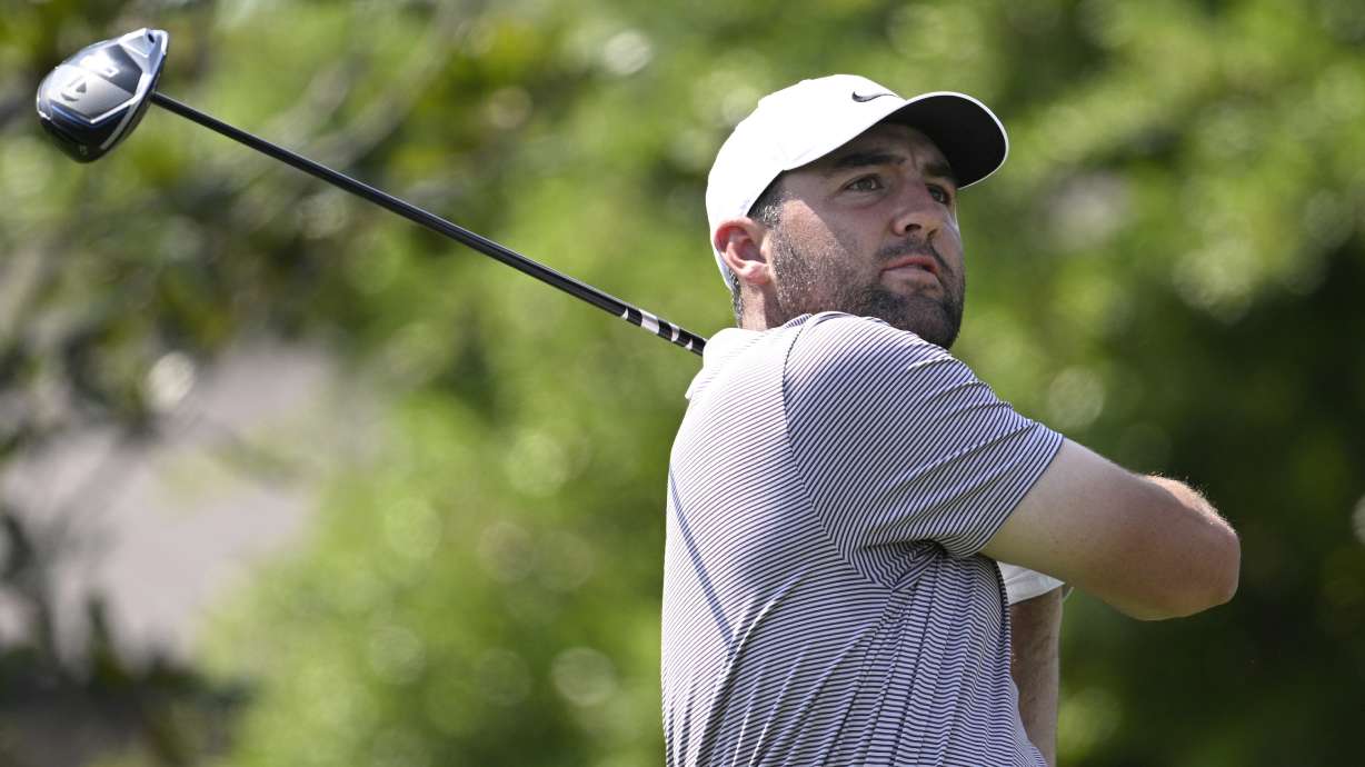 Scottie Scheffler tees off on the first hole during the final round of the Arnold Palmer Invitational at Bay Hill golf tournament, Sunday, March 9, 2025, in Orlando, Fla.