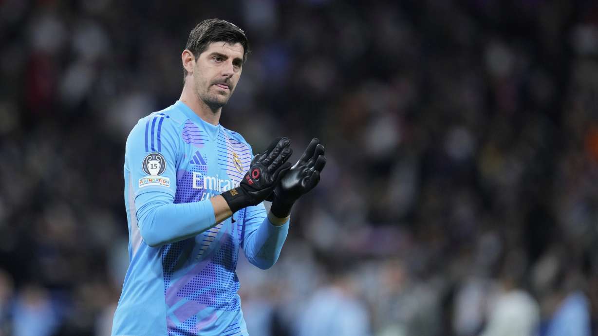 Real Madrid's goalkeeper Thibaut Courtois applauds fans at the end of the Champions League round of 16 first leg soccer match between Real Madrid and Atletico Madrid at the Bernebeu stadium in Madrid, Spain, Tuesday, March 4, 2025.