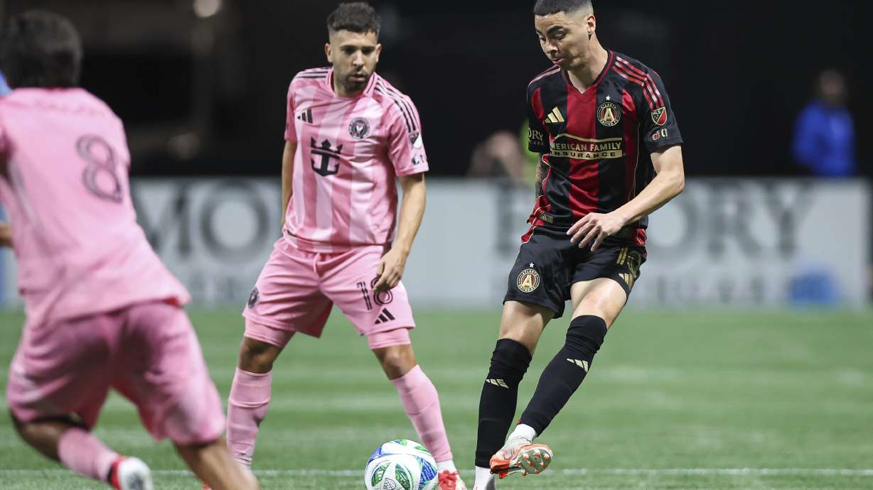 Atlanta United midfielder Miguel Almirón (10) looks to pass the ball against Inter Miami defender Jordi Alba (18) during the first half of an MLS soccer match, Sunday, March, 16, 2025, in Atlanta.