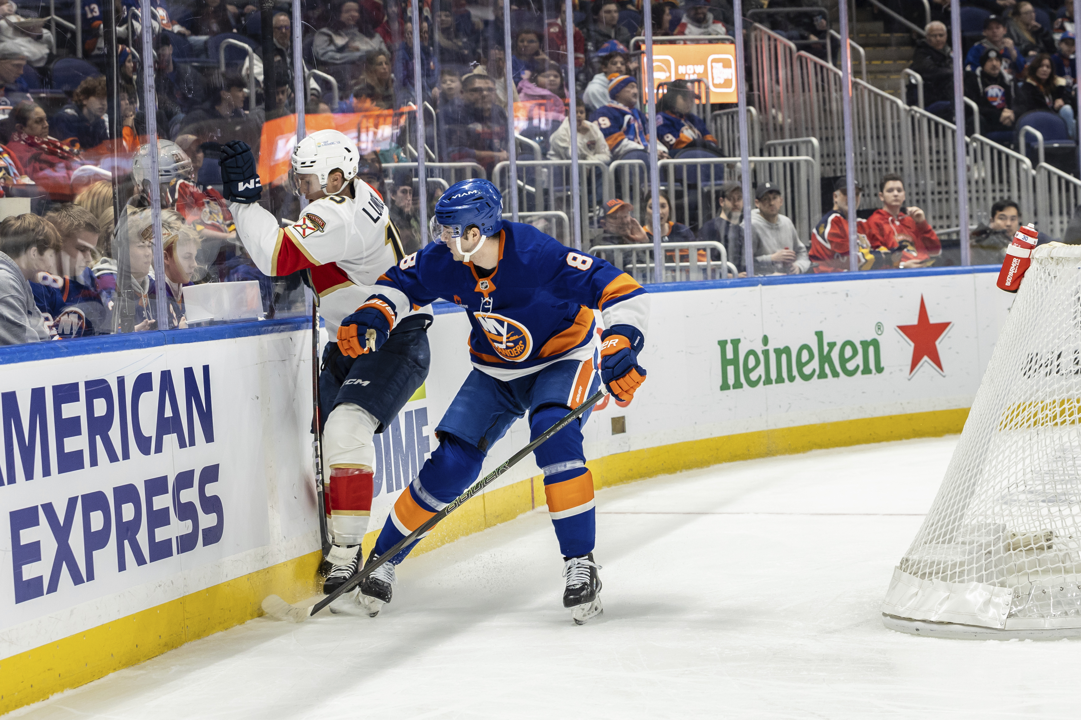 Islanders come back with a 4-goal third period to beat the Panthers 4-2