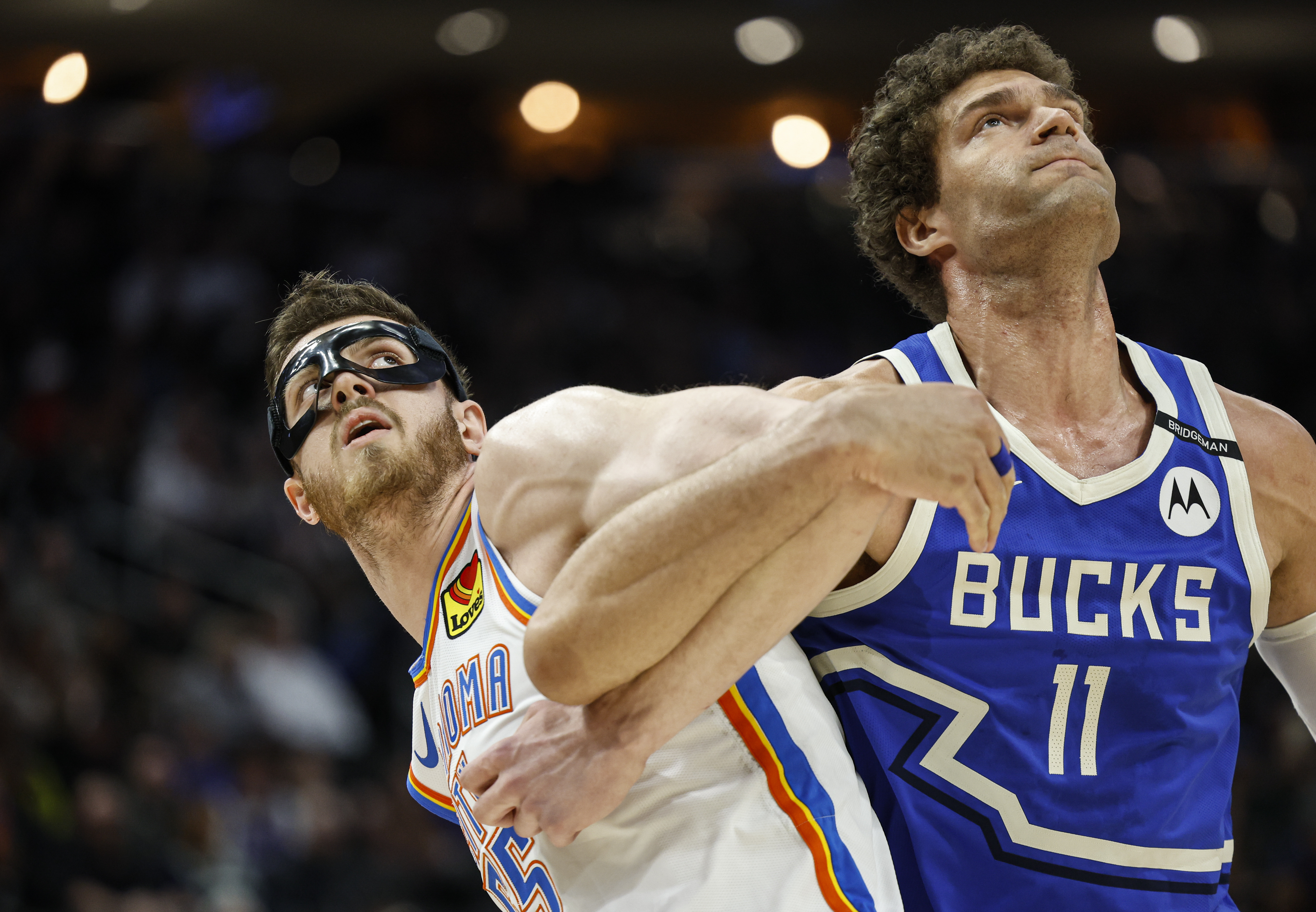 Gilgeous-Alexander scores 31 as Thunder beat Bucks 121-105 for 10th win in last 11 games