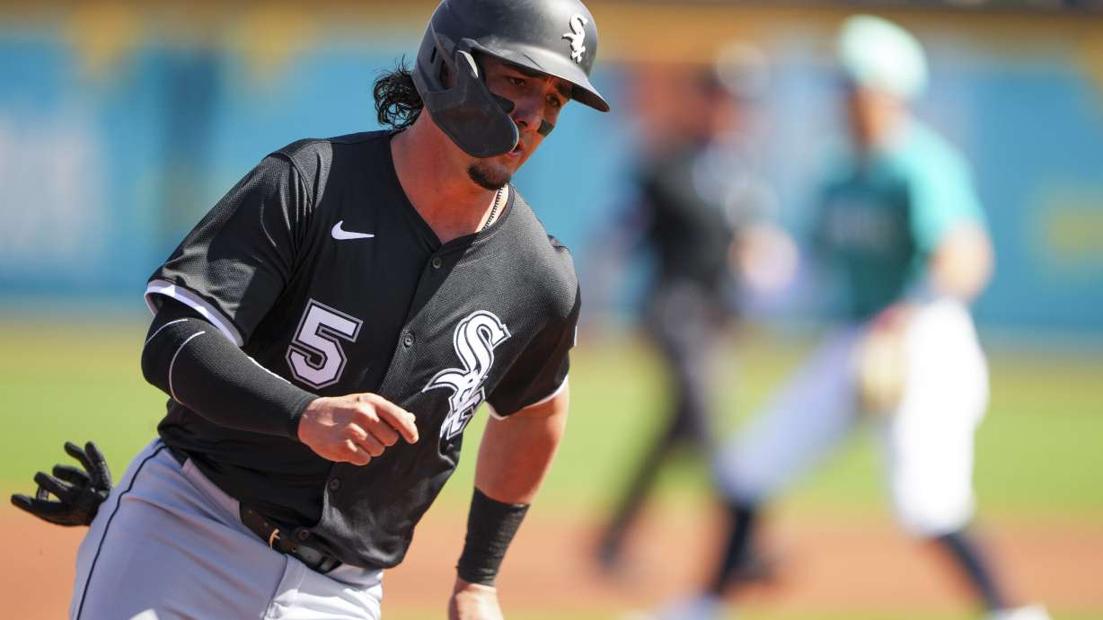 Chicago White Sox's Josh Rojas runs home to score on an RBI double from Lenyn Sosa against the Chicago White Sox during the first inning of a spring training baseball game Saturday, March 1, 2025, in Peoria, Ariz.