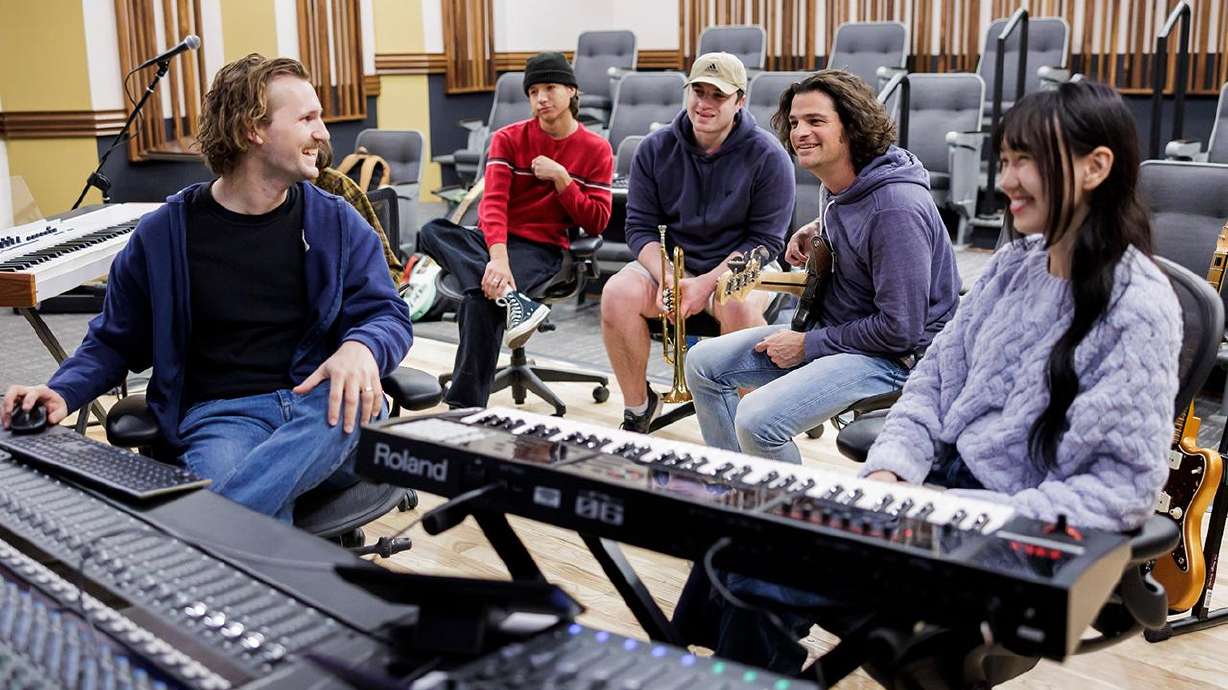 Students Carson Ripley, Kieran Hellum, Hanna Eyre, Michelle Cheuk, Kevin West collaborate with five-time Grammy winner Mark Lettieri at BYU.