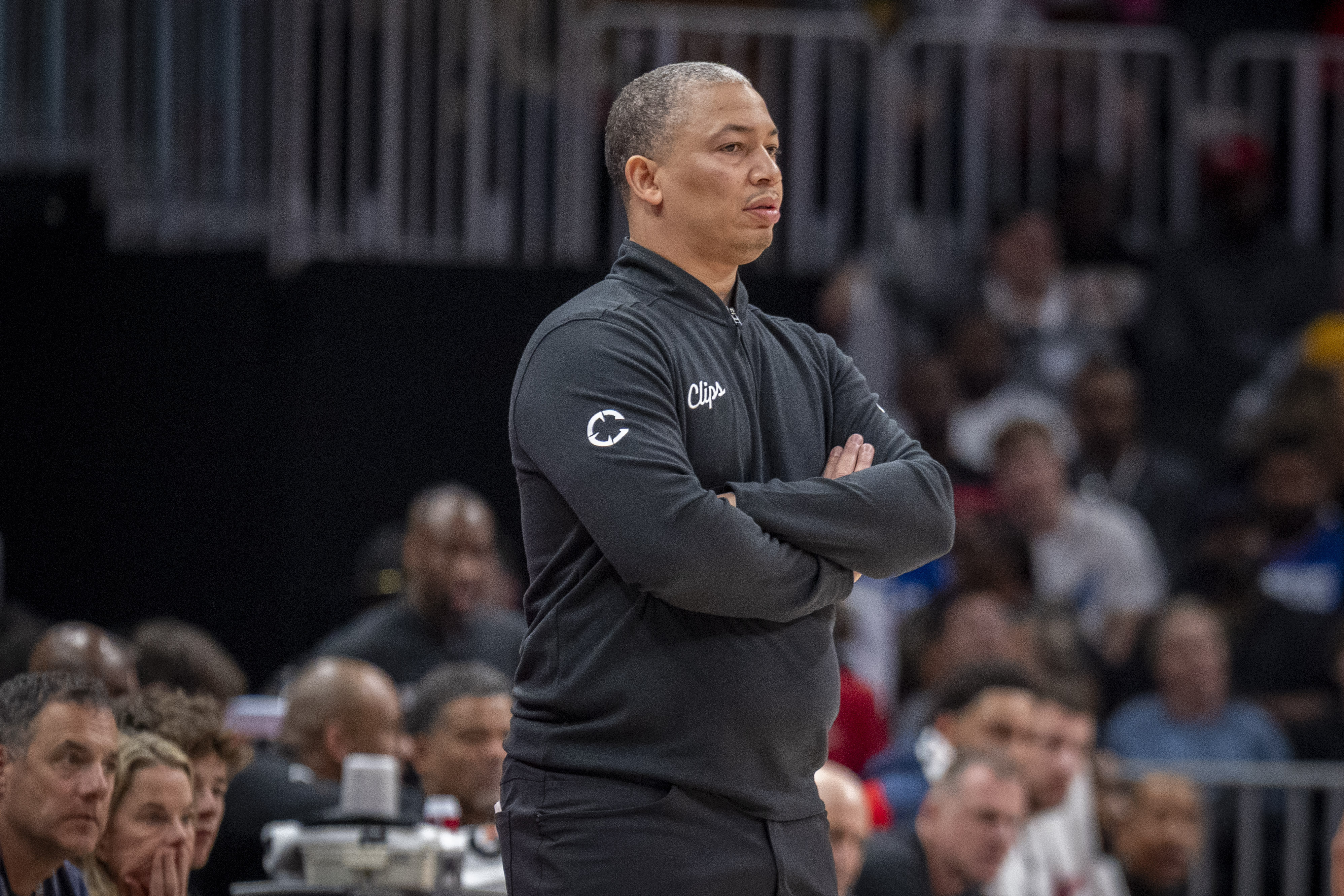 Brian Shaw guides Clippers after coach Tyronn Lue misses 4th game because of back pain