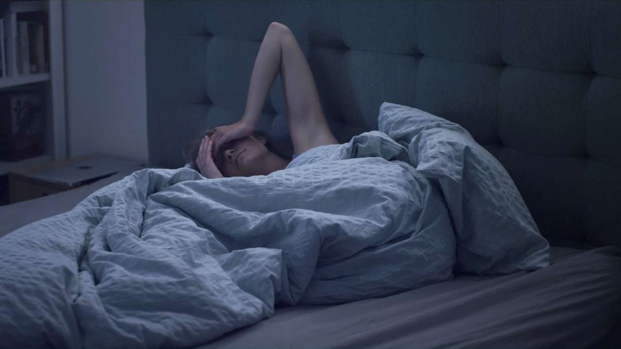If you suffer from insomnia, don't toss and turn in bed. Get up and do something relaxing in low light, experts suggest.