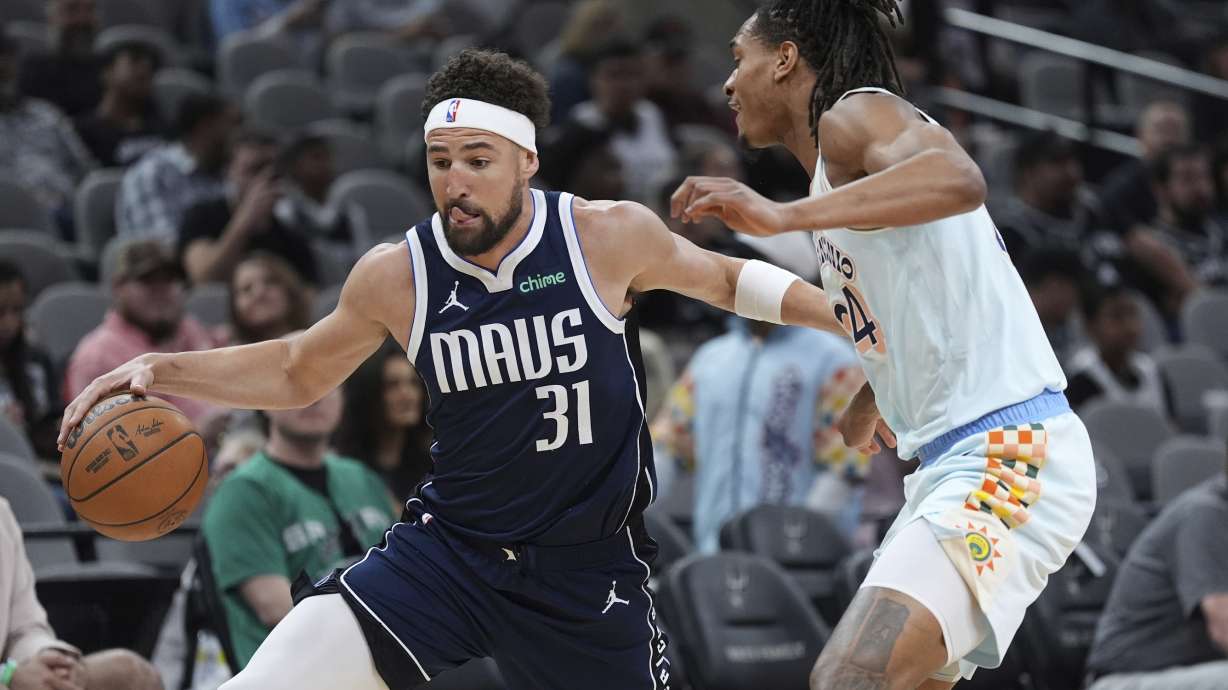 Dallas Mavericks guard Klay Thompson (31) drives around San Antonio Spurs guard Devin Vassell (24) during the first half of an NBA basketball game in San Antonio, Wednesday, March 12, 2025.