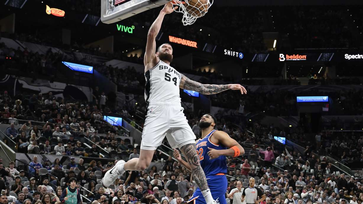 San Antonio Spurs forward Sandro Mamukelashvili (54) dunks against New York Knicks center Karl-Anthony Towns during the second half of an NBA basketball game, Wednesday, March 19, 2025, in San Antonio.