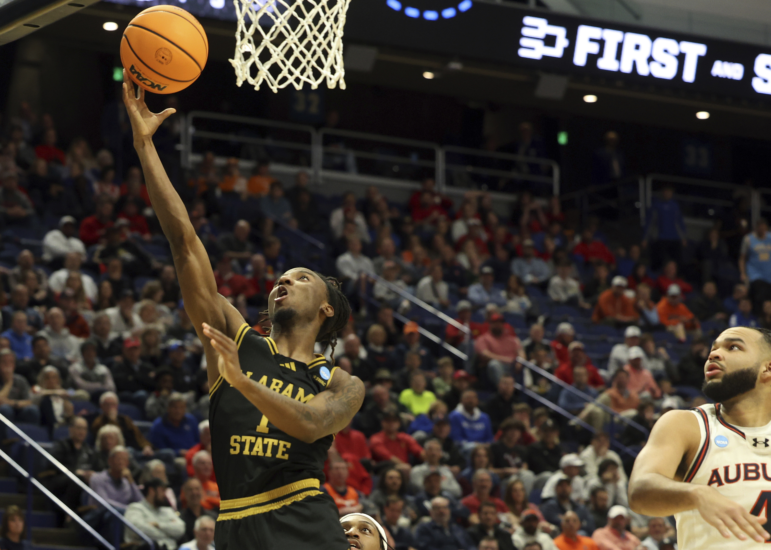 CORRECTS YEAR - Alabama State's Amarr Knox (1) shoots past Auburn's Johni Broome, right, during the second half in the first round of the NCAA college basketball tournament in Lexington, Ky., Thursday, March 20, 2025.