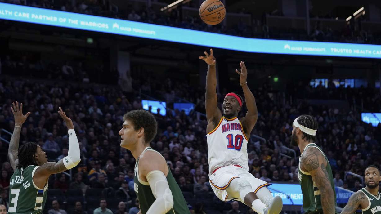 Golden State Warriors forward Jimmy Butler III (10) shoots during the second half of an NBA basketball game against the Milwaukee Bucks, Tuesday, March 18, 2025, in San Francisco.