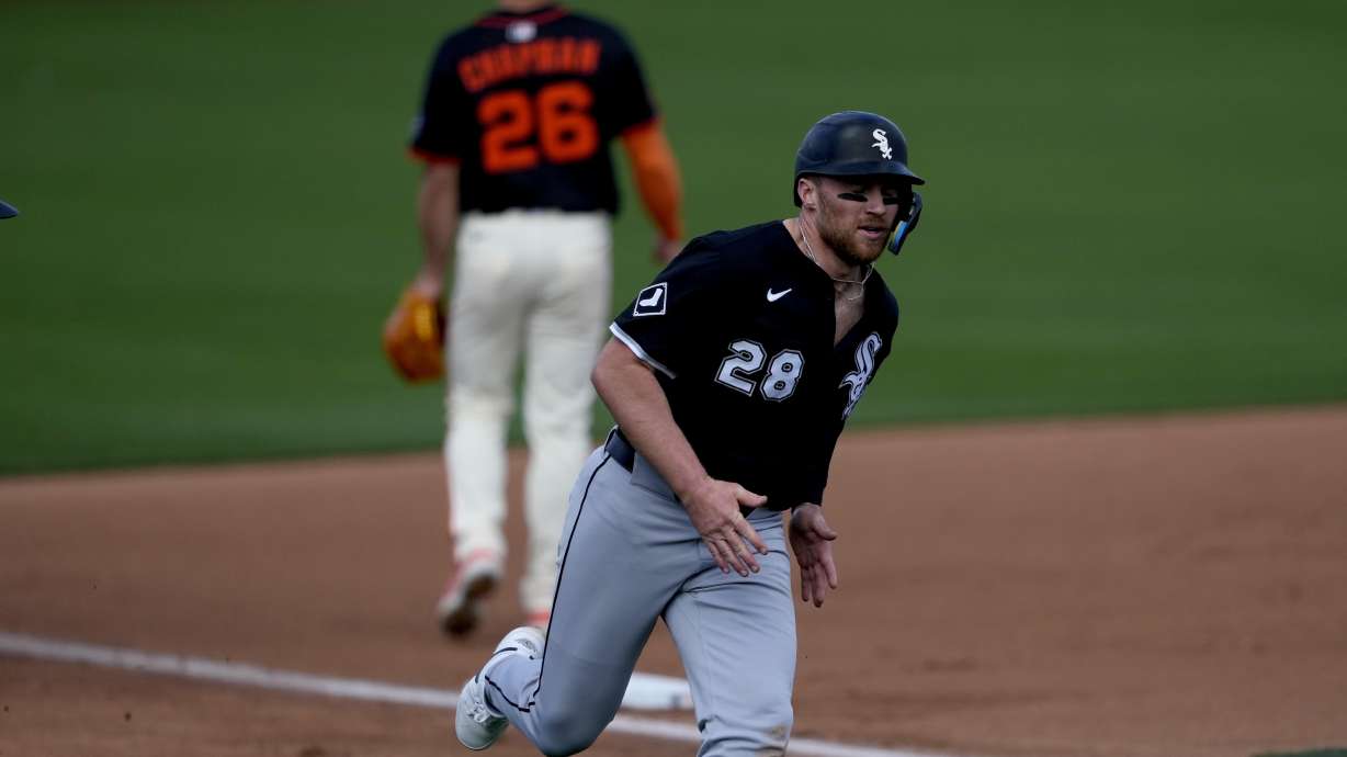 Chicago White Sox Brandon Drury (28) rounds the bases to score on a base hit by Omar Narvaez during the fourth inning of a spring training baseball game against the San Francisco Giants, Thursday, March 6, 2025, in Scottsdale, Ariz.