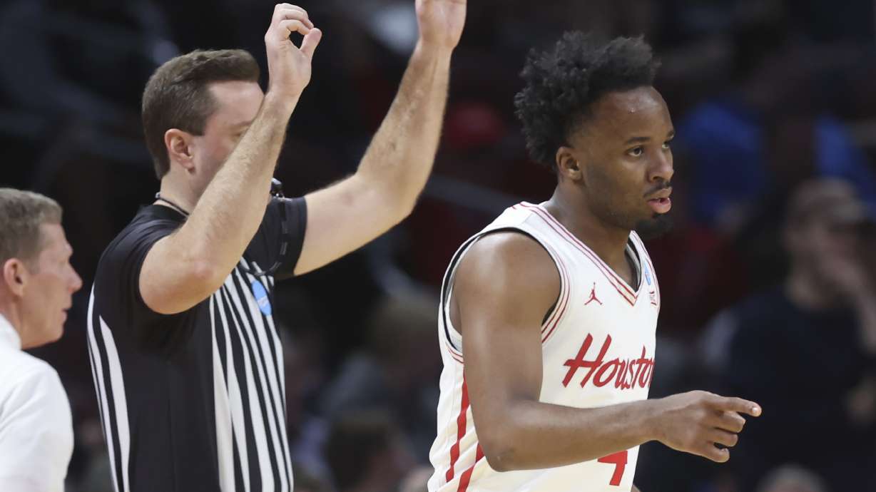 Houston guard L.J. Cryer (4) reacts after hitting a three-pointer against Gonzaga during the first half in the second round of the NCAA college basketball tournament, Saturday, March 22, 2025, in Wichita, Kan.