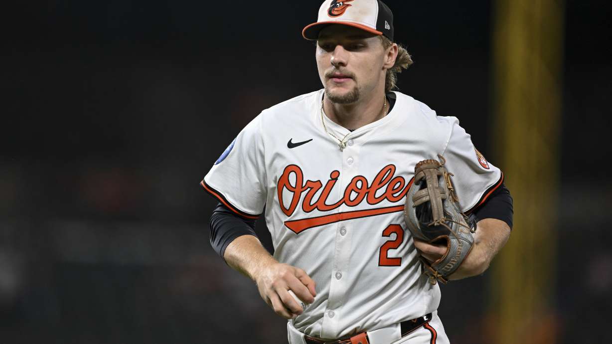 FILE - Baltimore Orioles shortstop Gunnar Henderson (2) jogs off the field during a baseball game against the Houston Astros, Thursday, Aug. 22, 2024, in Baltimore.