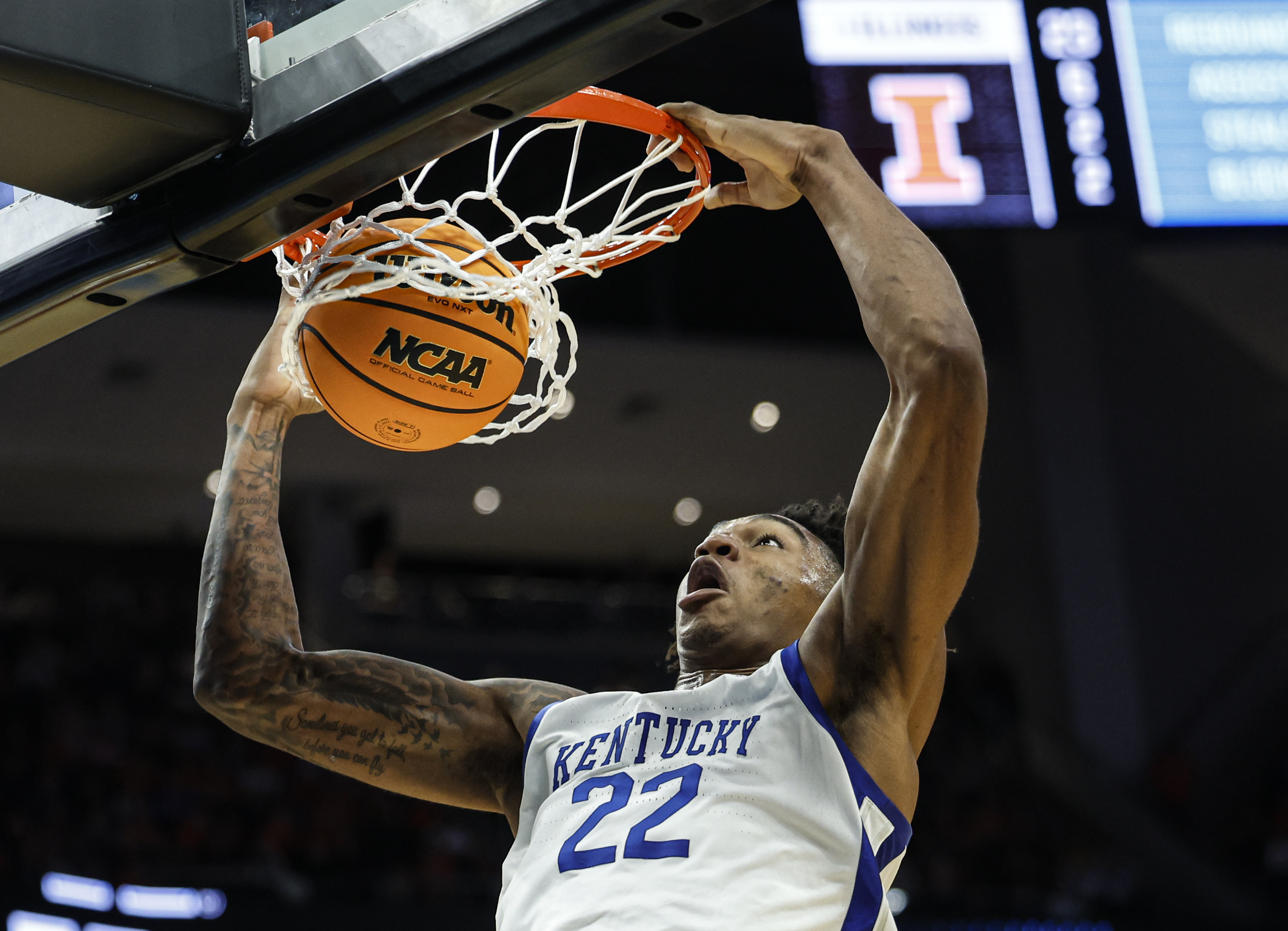 Kentucky center Amari Williams (22) dunks against Illinois in the second half in the second round of the NCAA college basketball tournament Sunday, March 23, 2025, in Milwaukee.