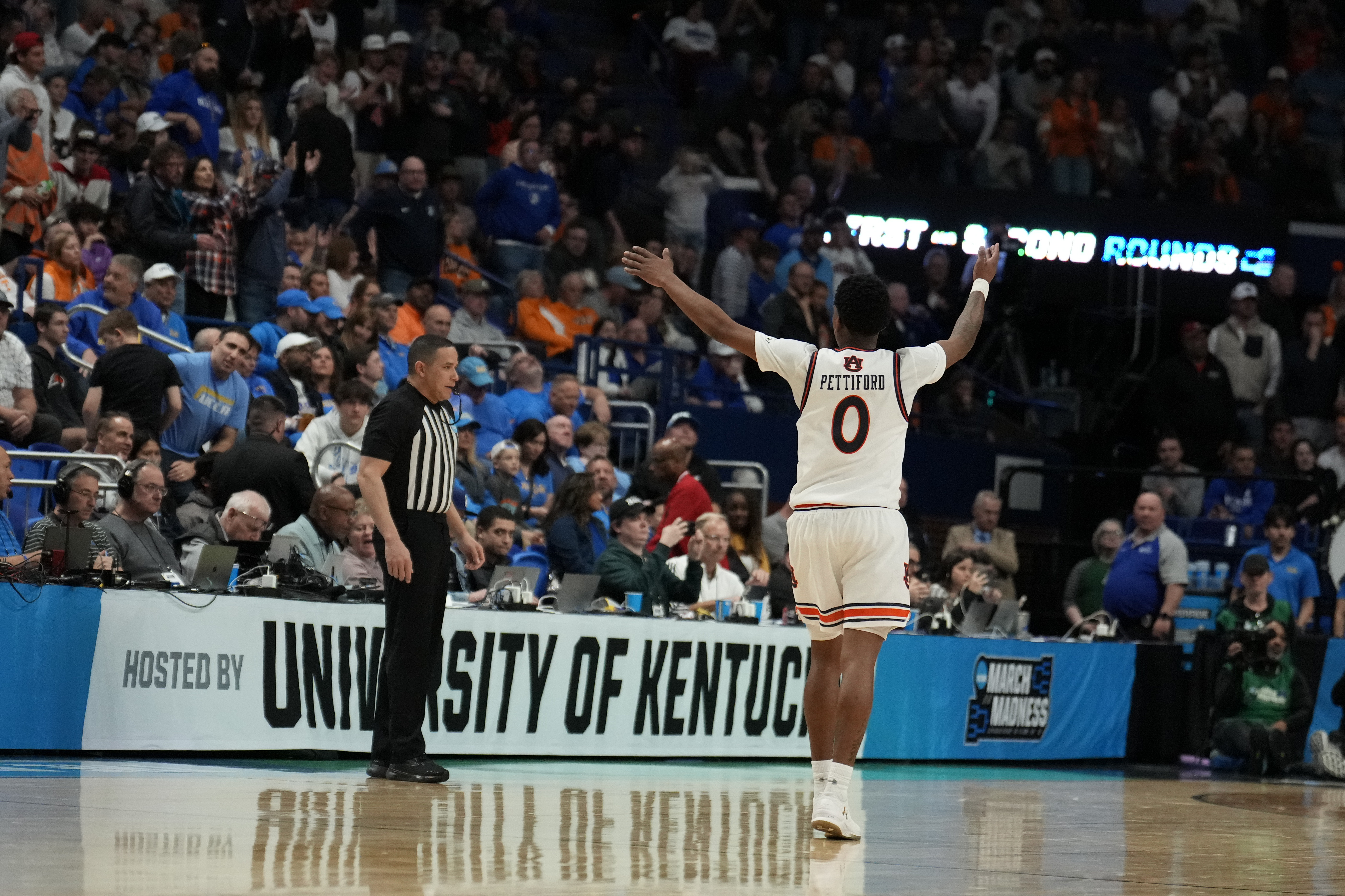 Auburn guard Tahaad Pettiford (0) during the second half in the second round of the NCAA college basketball tournament, Saturday, March 22, 2025, in Lexington, Ky.