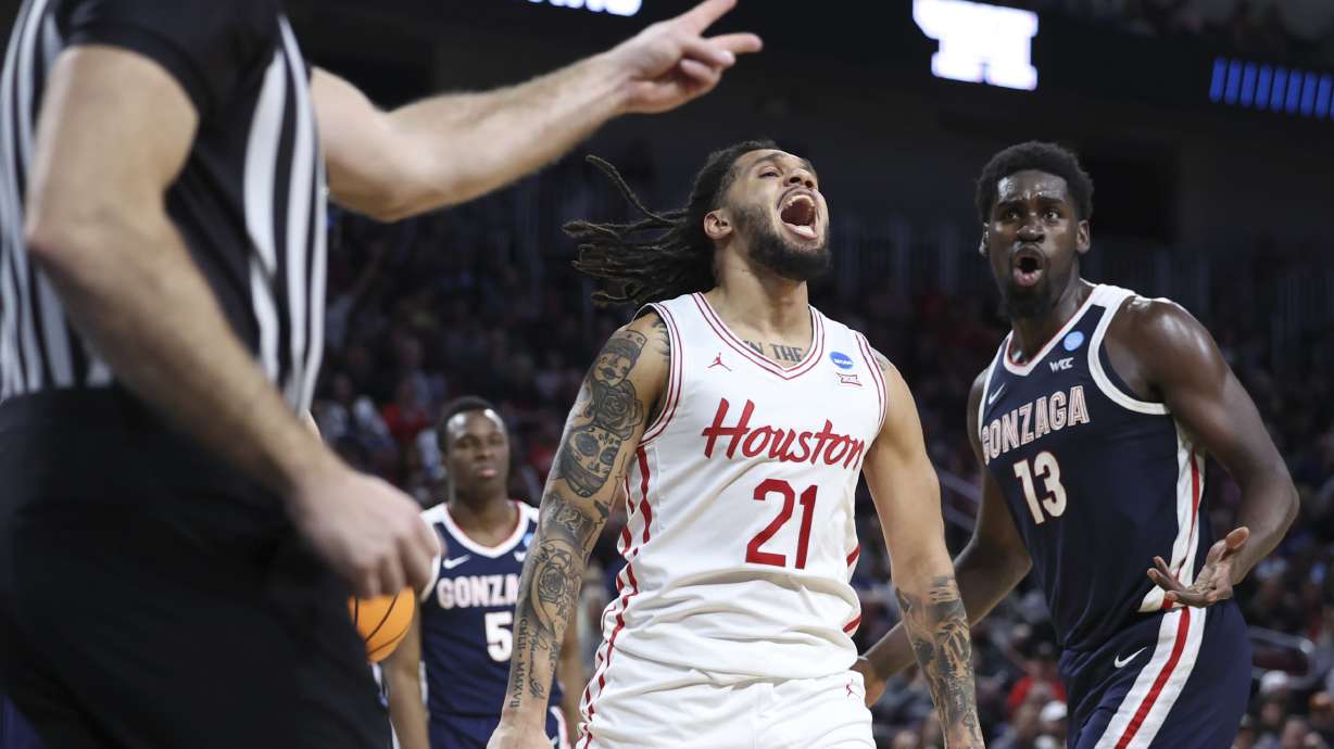 Houston guard Emanuel Sharp (21) reacts after a foul by Gonzaga forward Graham Ike (13) during the second half in the second round of the NCAA college basketball tournament, Saturday, March 22, 2025, in Wichita, Kan.