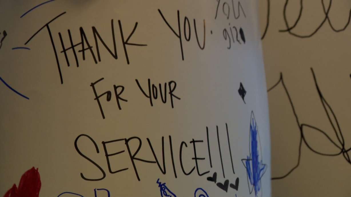 A sign thanks Payson veterans.