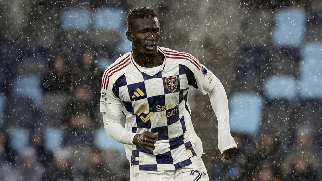 Forster Ajago moves through the rain in Minnesota.