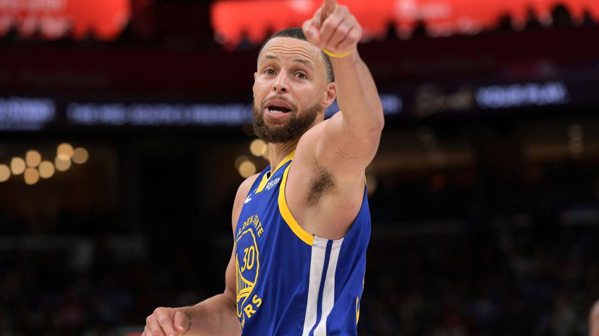 Golden State Warriors guard Stephen Curry (30) reacts in the second half of an NBA basketball game against the Memphis Grizzlies Tuesday, April 1, 2025, in Memphis, Tenn.
