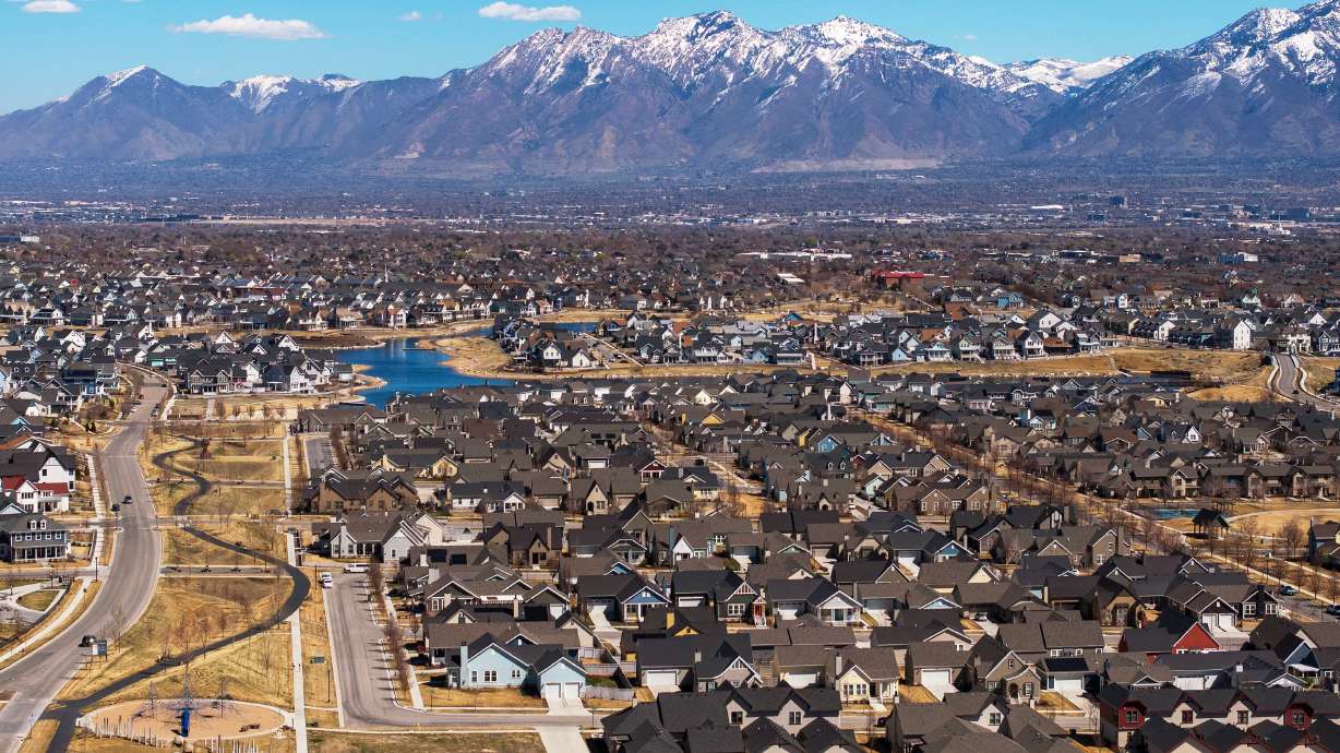 Mortgage rates have been above 6% in the U.S. since September 2022, but 82% of Americans have rates below that benchmark, a report finds.