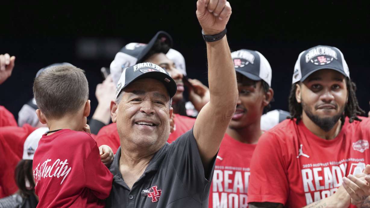 Houston head coach Kelvin Sampson celebrates his team's victory over Tennessee in the Elite Eight round of the NCAA college basketball tournament Sunday, March 30, 2025, in Indianapolis.