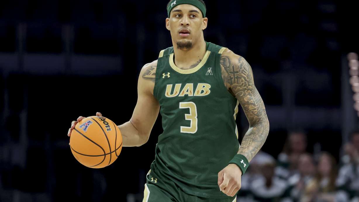 UAB forward Yaxel Lendeborg (3) brings the ball down court during the first half of an NCAA college basketball game against Memphis in the championship of the American Athletic Conference tournament, Sunday, March 16, 2025, in Fort Worth, Texas.