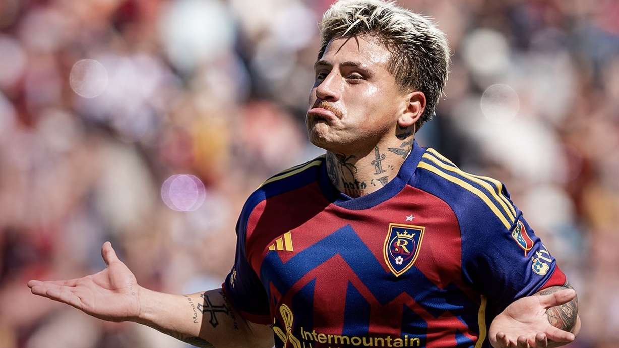 Diego Luna celebrates a goal against the LA Galaxy.
