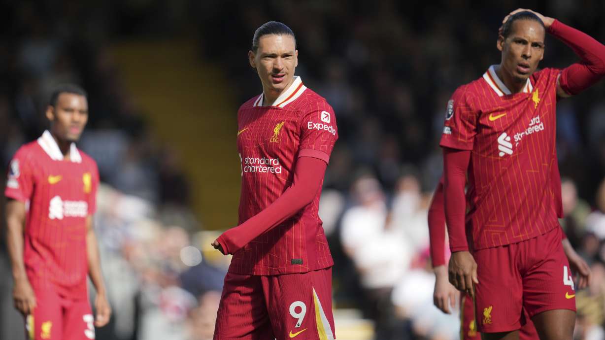 Liverpool's Darwin Nunez, centre, Liverpool's Virgil van Dijk, right, react during the English Premier League soccer match between Fulham and Liverpool, at Craven Cottage, London, Sunday, April 6, 2025.