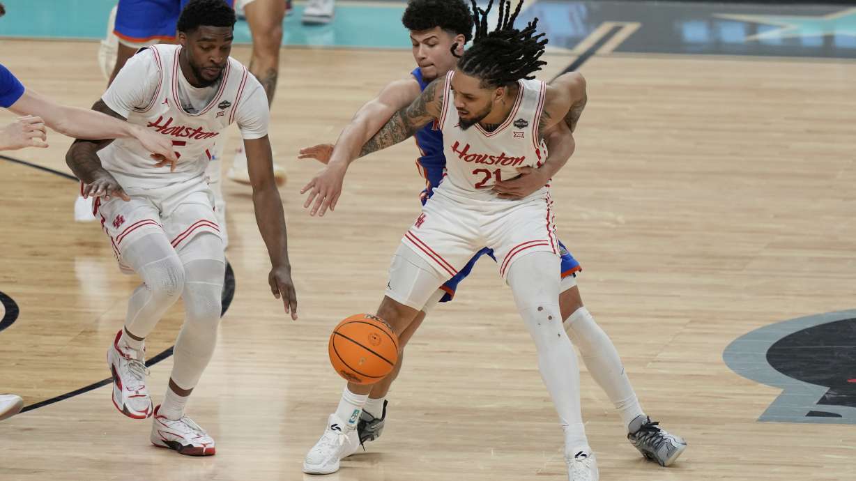 Florida's Walter Clayton Jr., rear, knocks the ball away from Houston's Emanuel Sharp (21) during the second half in the national championship at the Final Four of the NCAA college basketball tournament, Monday, April 7, 2025, in San Antonio.