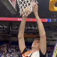 Have You Seen This? 7-foot-9 Florida center doesn't need ladder to cut championship net