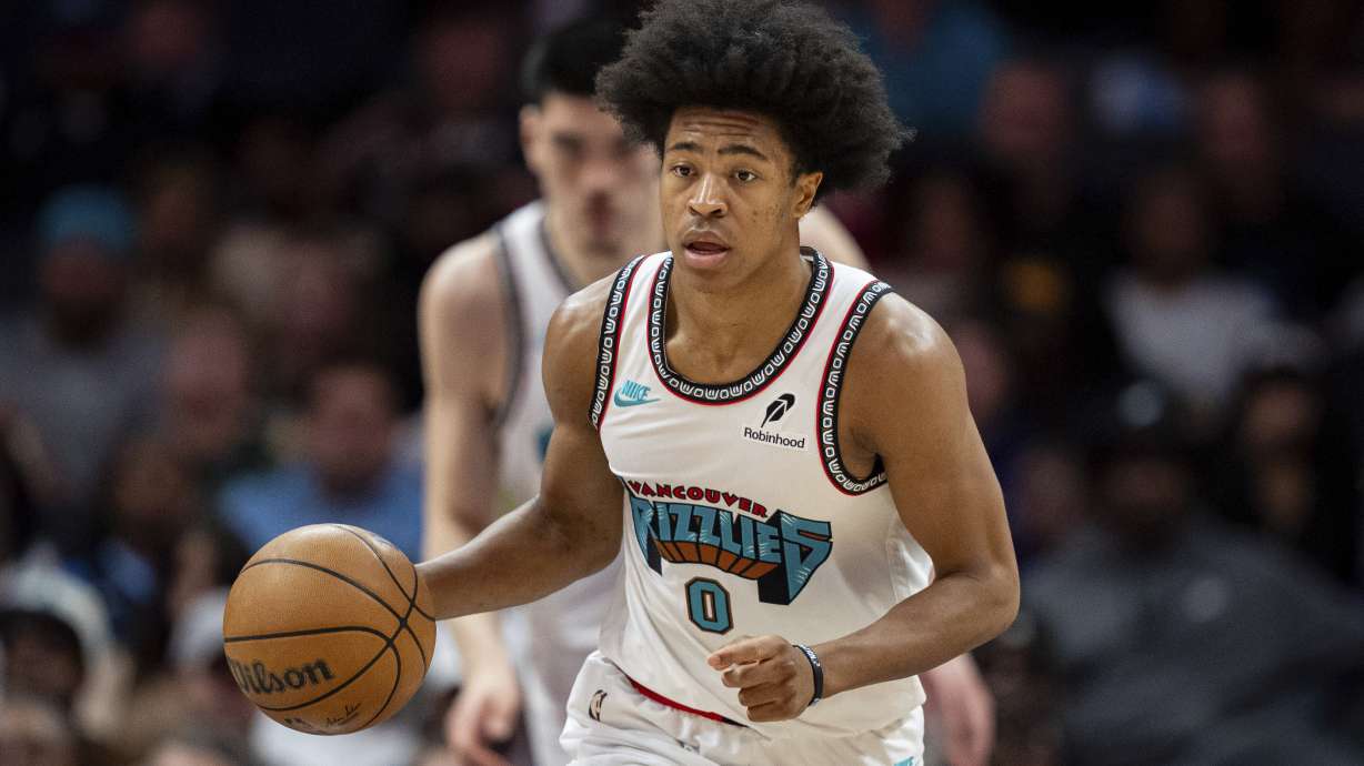 Memphis Grizzlies forward Jaylen Wells (0) brings the ball upcourt during the first half of an NBA basketball game against the Charlotte Hornets, Tuesday, April 8, 2025, in Charlotte, N.C.