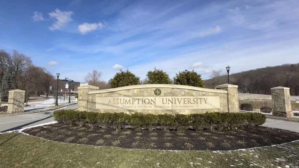 A judge has dismissed conspiracy and kidnapping charges against five Massachusetts college students who were accused of plotting to lure a man to their campus through a dating app.