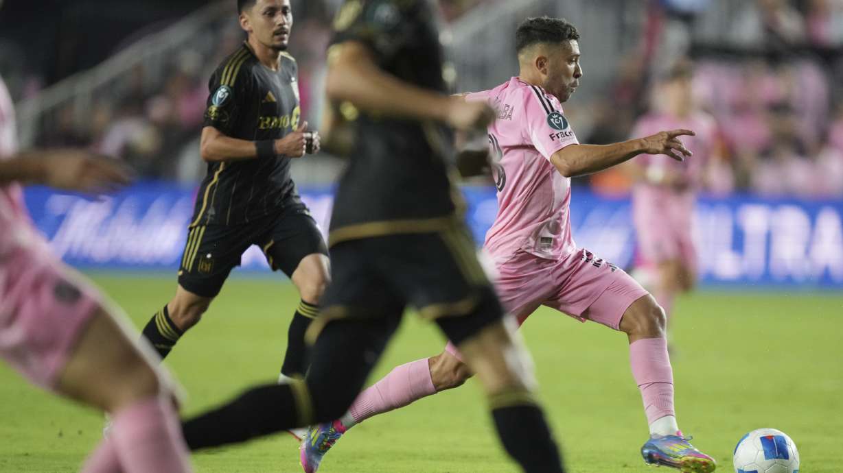 Inter Miami defender Jordi Alba (18) brings the ball up the field against the Los Angeles FC during the first half of a CONCACAF Nations League Quarterfinal Match at Chase Stadium, Wednesday, April 9, 2025 in Fort Lauderdale, Fla.