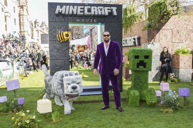 Jason Momoa pose for photographers upon arrival at the World premiere of "A Minecraft Movie" on March 30 in London.