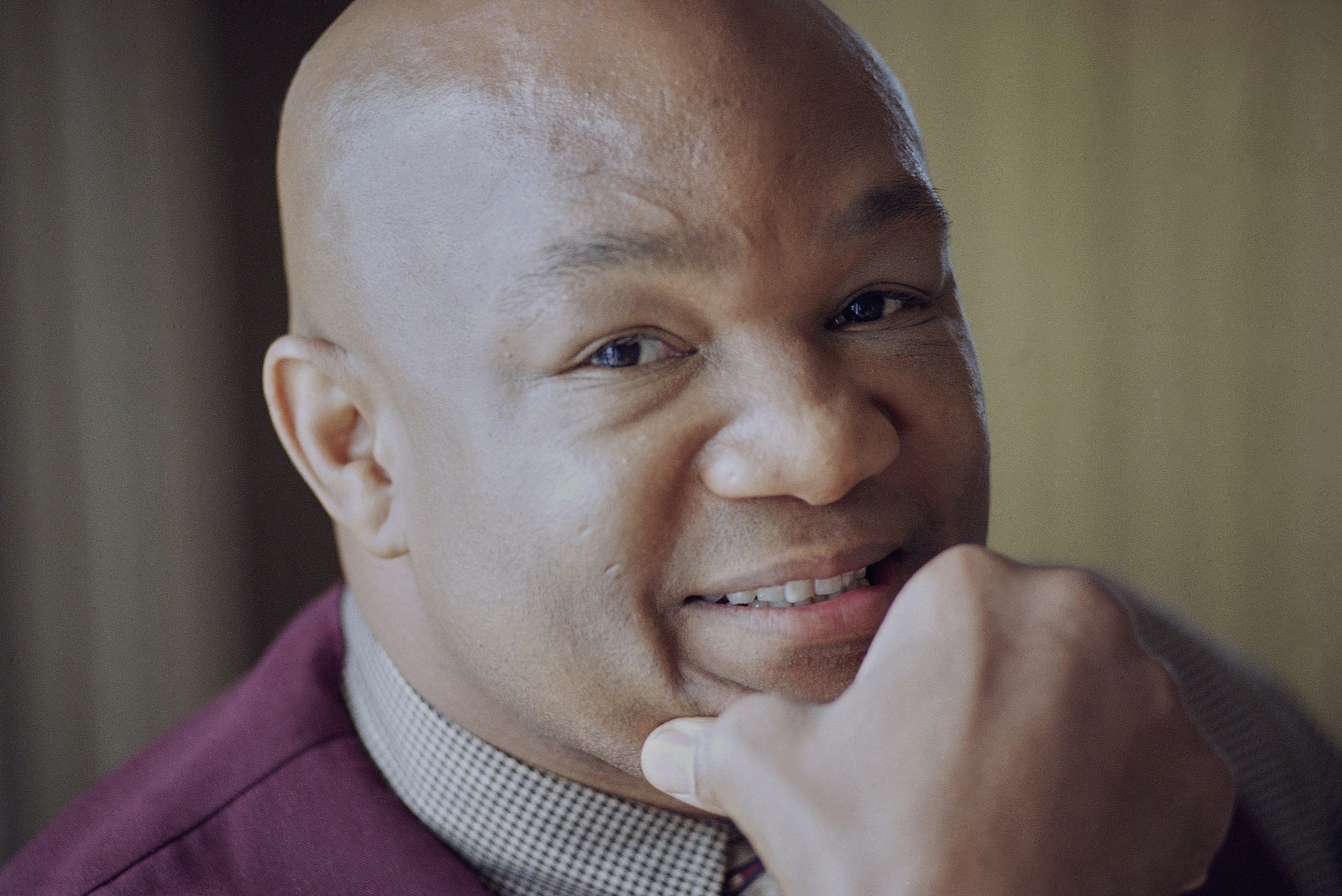 FILE - IBF heavyweight champion George Foreman poses during an interview at a Los Angeles hotel, Friday, May 19, 1995. 
