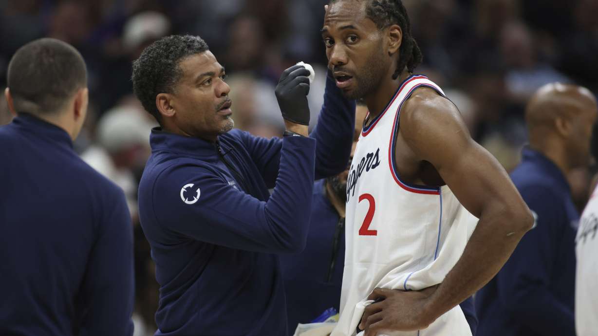 Los Angeles Clippers forward Kawhi Leonard (2) get looked at by the medics during second half of an NBA basketball game against theSacramento Kings, Friday, April 11, 2025, in Sacramento, Calif.
