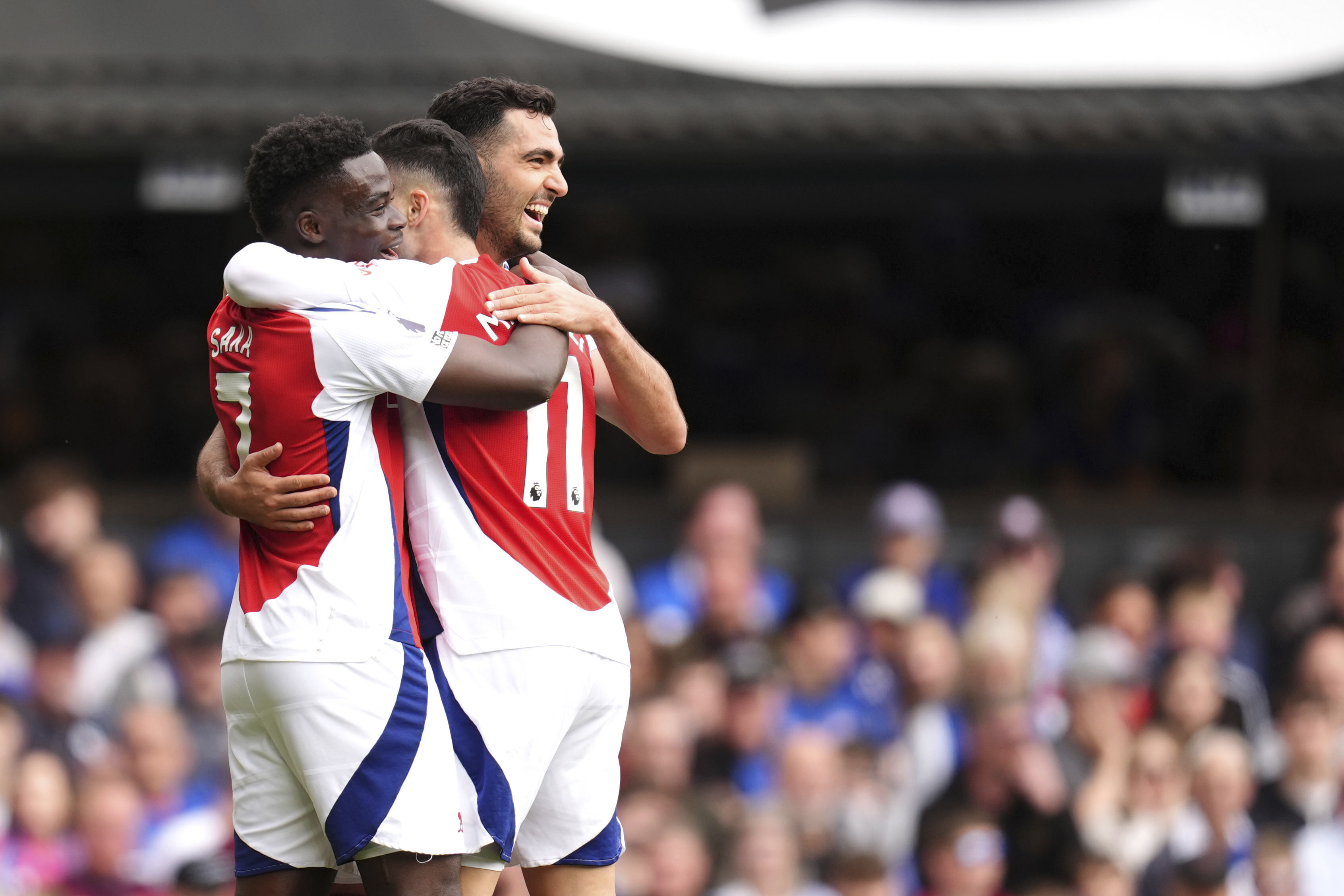 Arsenal's Gabriel Martinelli celebrates scoring his side's second goal of the game with teammates, during the English Premier League soccer match between Ipswich Town and Arsenal at Portman Road, Ipswich, England, Sunday, April 20, 2025.