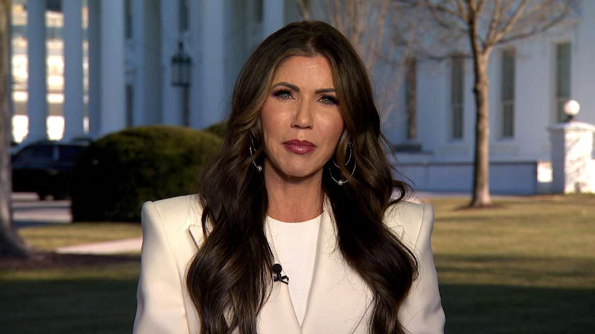 Secretary of Homeland Security Kristi Noem speaks to CNN from outside the White House in Washington, on Jan. 29. Noem's purse was stolen from a restaurant, she says.
