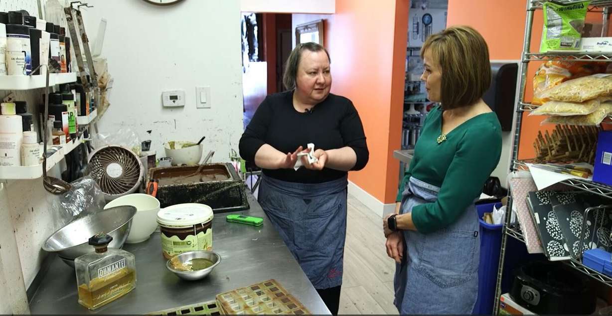 Romina Rasmussen, owner of Chez Nibs in Salt Lake City, chats with KSL’s Deanie Wimmer as she makes Dubai chocolate bonbons.