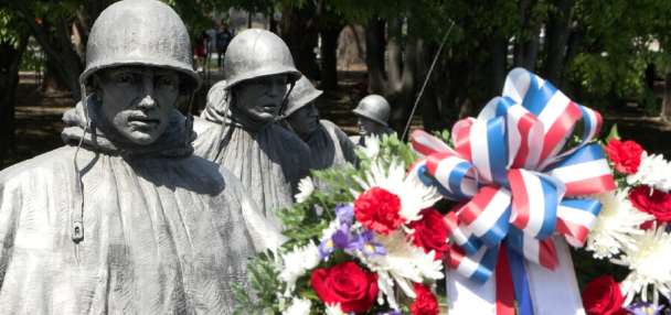 Korean War veterans receive medal for service, decades after war concludes