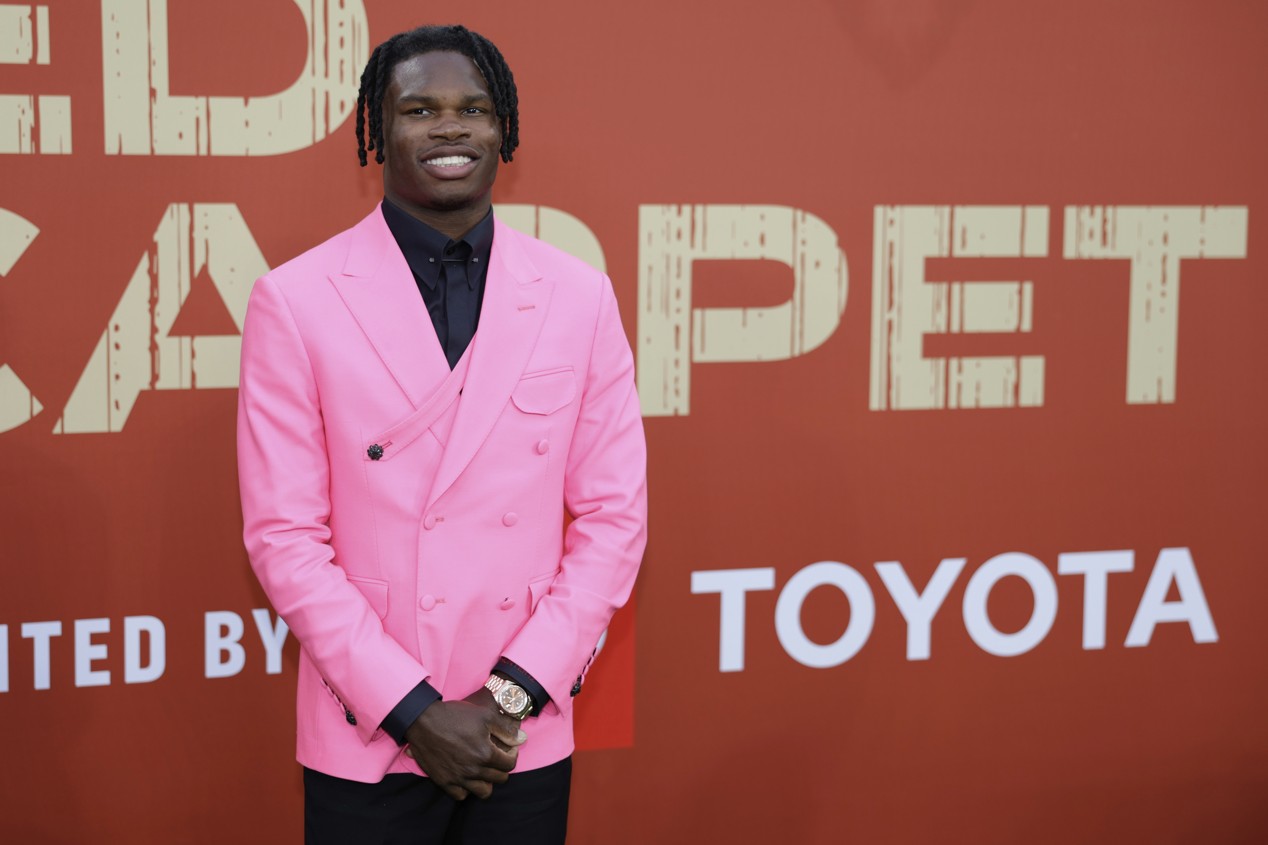 Colorado wide receiver Travis Hunter poses on the carpet before first round of the NFL football draft, Thursday, April 24, 2025, in Green Bay, Wis.