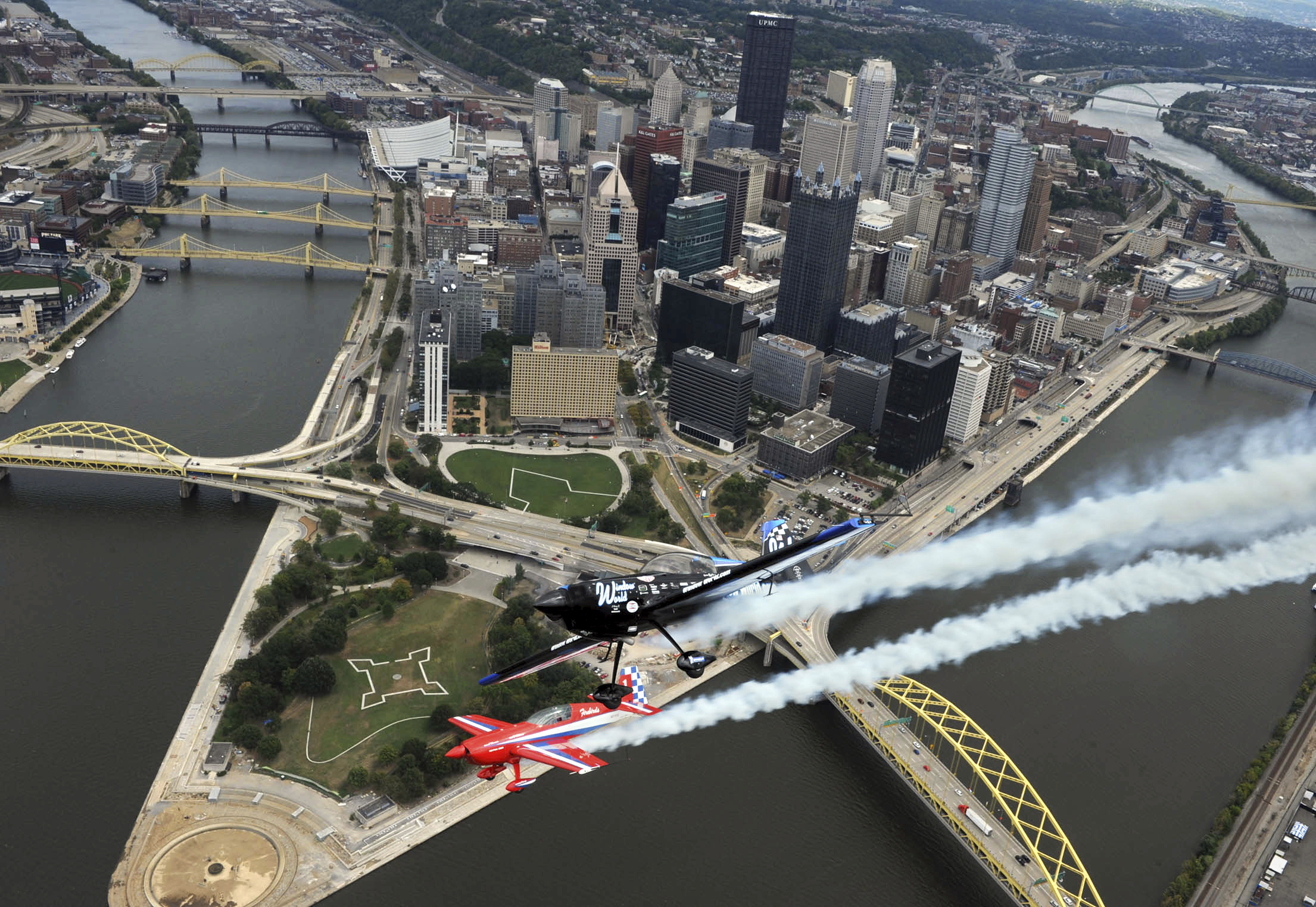 Rob Holland, famed aerobatic pilot, dies in crash before Virginia airshow