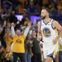 Stephen Curry heats up with Jimmy Butler out, scores 36 as Warriors beat Rockets 104-93 for 2-1 lead