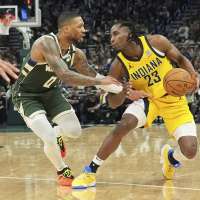 Bucks' Lillard leaves Game 4 of Pacers series with injury to his lower left leg