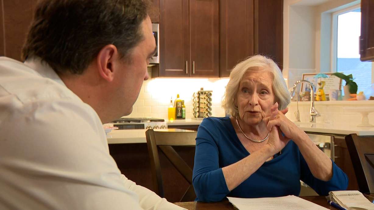 Shari Ohman explains to KSL’s Matt Gephardt the frustration she’s had in waiting months to be compensated for delayed luggage.