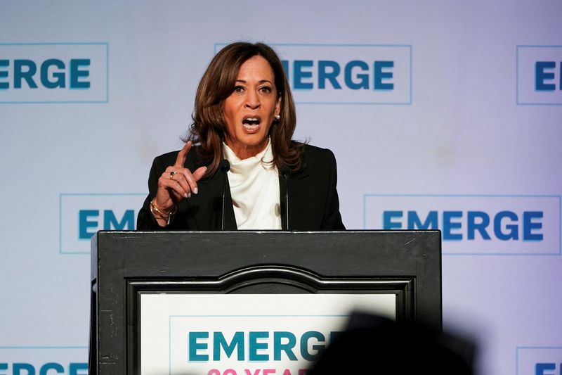 Harris returns to national stage praising Trump opponents' courage