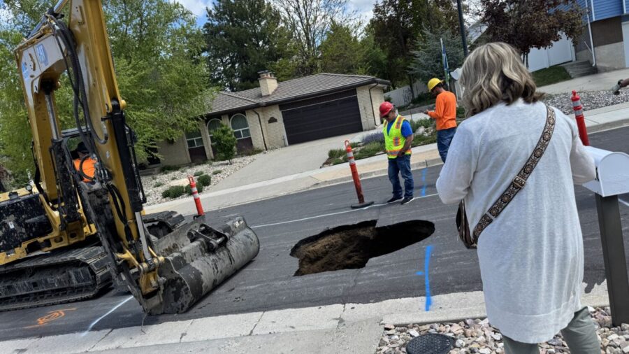 Sinkhole opens up in Sandy neighborhood, catches man by surprise