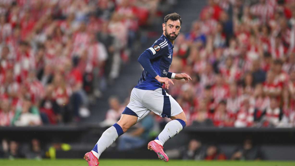 Manchester United's Bruno Fernandes celebrates after scoring his side's second goal during the Europa League semifinal first leg soccer match between Athletic Bilbao and Manchester United at the San Mames stadium in Bilbao, Spain, Thursday, May 1, 2025.