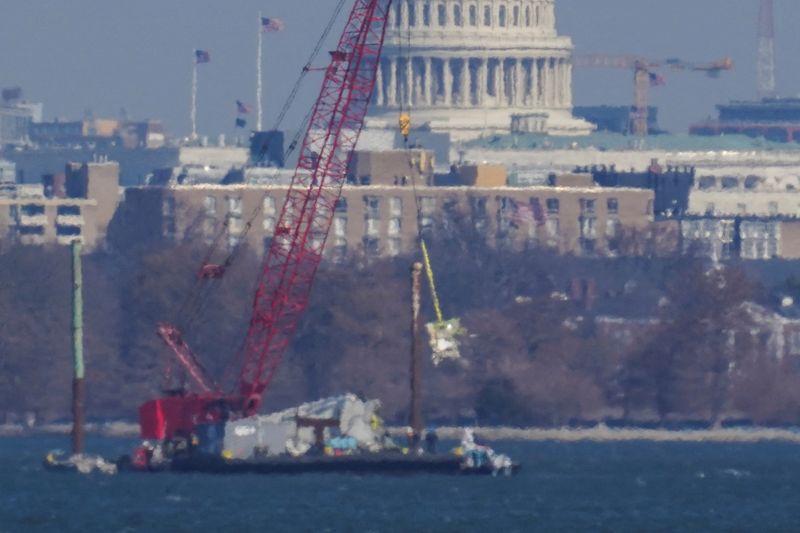 FAA investigating after 2 Washington flights aborted landings due to nearby helicopter